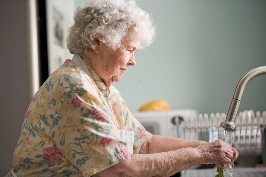 Nurturing Routine and Managing Overstimulation in Loved Ones with Alzheimer’s